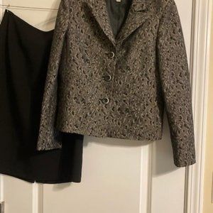 Ladies Le Suit skirt and jacket set